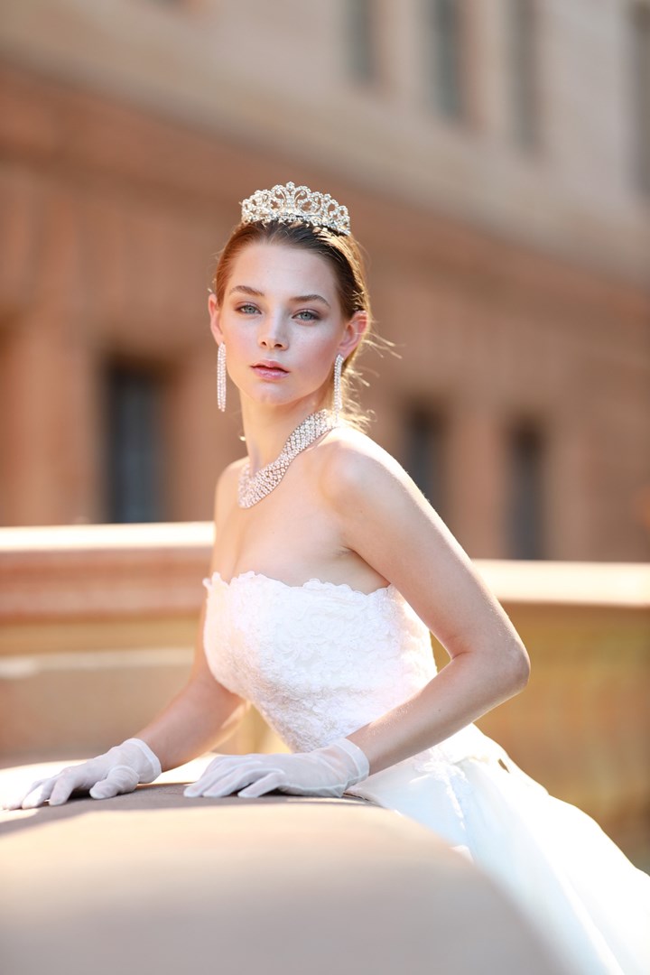 Perfect portraits taken by the 85 mm lens without any details distorted